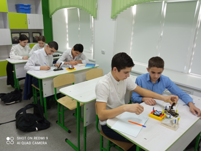 На уроке физики в 8 классе.